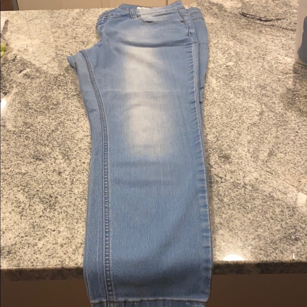 Kenneth Cole Reaction Skinny Crop Jeans